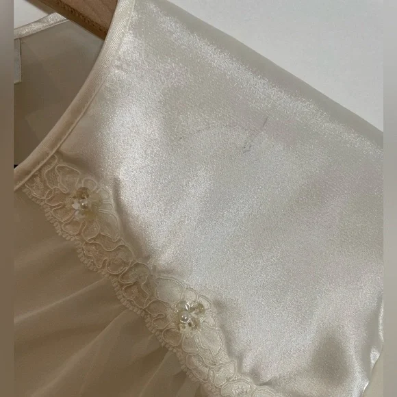 VTG Delicates White Peignoir Set Pearl & Lace Details Medium Bridal Nightgown - Picture 12 of 12